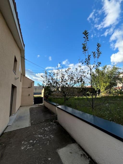 Charmante Maison Renovee Centre-Ville Balbigny Ngoại thất bức ảnh